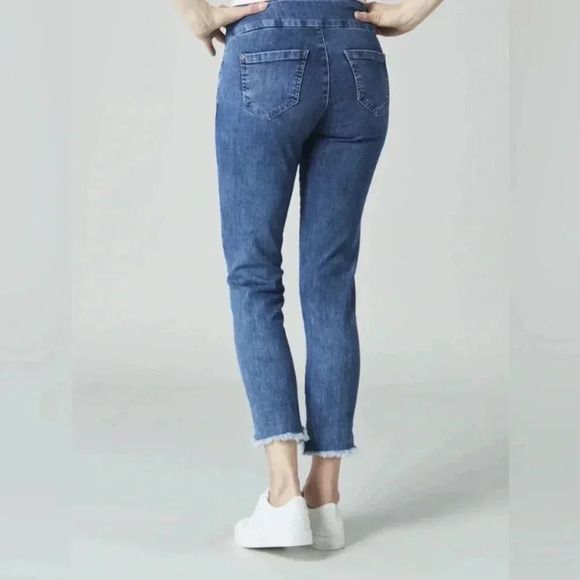 Lisette | Betty  Denim Jeans with Faux Pearl Bottoms - Picture 4 of 11